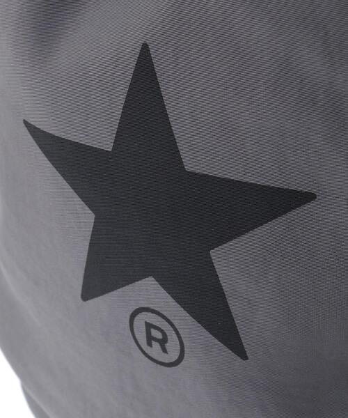 CONVERSE TOKYO（コンバーストウキョウ）の「NYLON BALLOON SHOULDER BAG（ショルダーバッグ・レディース・グレー/カーキ・FREE）」の5枚目の写真