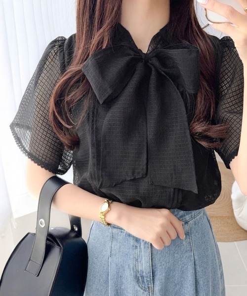 mily bilet(ミウィビレット)の「【mily bilet】着るだけで華やぐ♪大人ガーリーボウタイシアーチェックフレア袖ブラウス(半袖)(シャツ/ブラウス・レディース・アイボリー/ブラック/ブルー・X-LARGE/SMALL/MEDIUM/LARGE)」の3枚目の写真