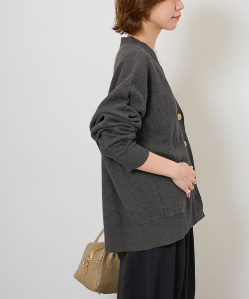 JOURNAL STANDARD relume(ジャーナルスタンダード レリューム)の「《追加2》コットンカシミヤミックスダブルニットVネックカーディガン(カーディガン/ボレロ・レディース・チャコールグレー/ブラウン/ネイビー・FREE)」の10枚目の写真