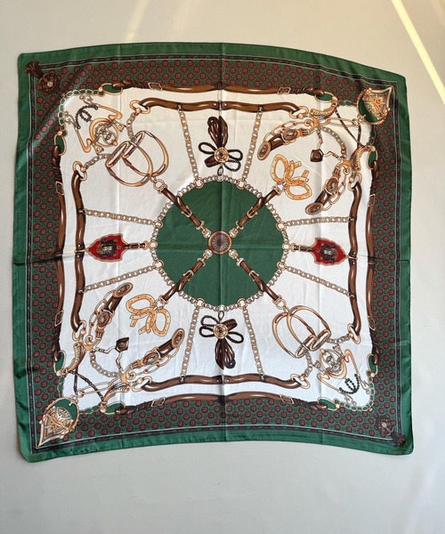 Q（キュー）の「ヨーロピアンサテンスカーフ（バンダナ/スカーフ・レディース・ネイビー/グリーン・ONE SIZE）」の11枚目の写真