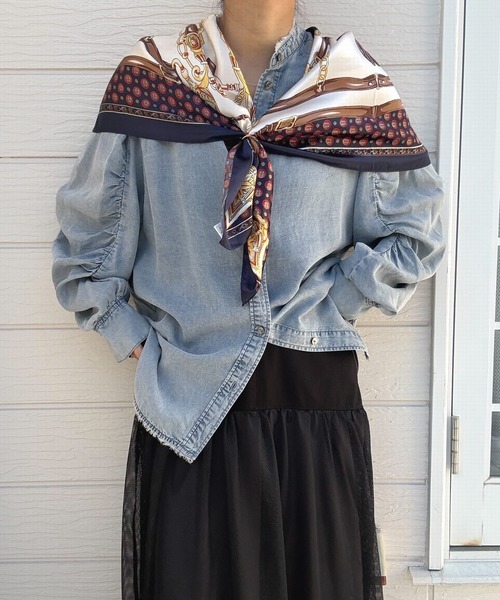 Q（キュー）の「ヨーロピアンサテンスカーフ（バンダナ/スカーフ・レディース・ネイビー/グリーン・ONE SIZE）」の4枚目の写真