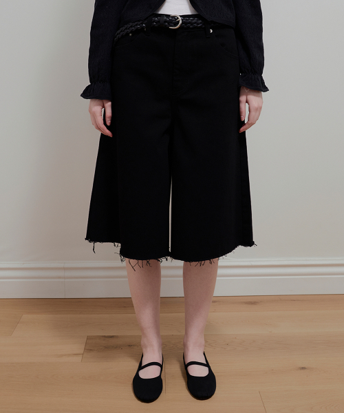 AOPT(アオプト)の「COTTON WIDE BERMUDA PANTS - BLACK(その他パンツ・レディース・その他・SMALL/MEDIUM)」の1枚目の写真