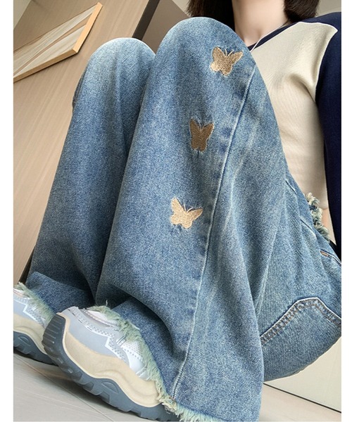 AMAJI(アマジ)の「バタフライ刺繍フリンジワイドデニムパンツ(デニムパンツ・レディース・ブルー・X-LARGE/LARGE/MEDIUM)」の5枚目の写真