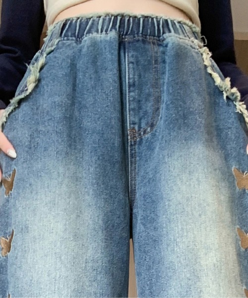 AMAJI(アマジ)の「バタフライ刺繍フリンジワイドデニムパンツ(デニムパンツ・レディース・ブルー・X-LARGE/LARGE/MEDIUM)」の9枚目の写真