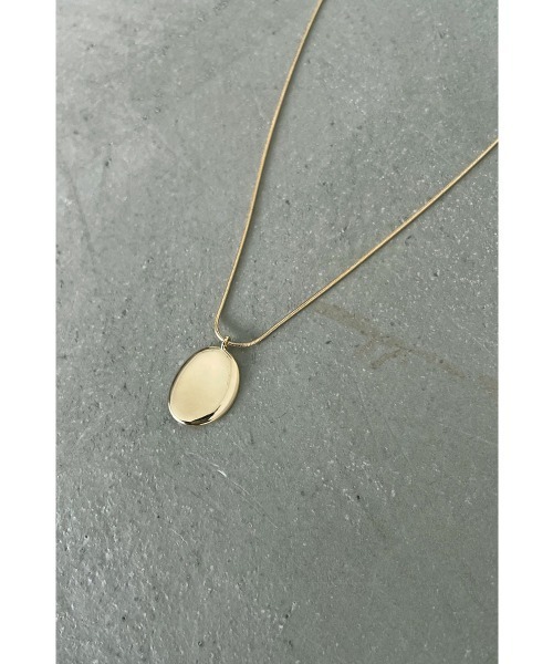 marjour（マージュール）の「LAYERED OVAL LOCKET NECKLACE（ネックレス・レディース・ゴールド・FREE）」の3枚目の写真