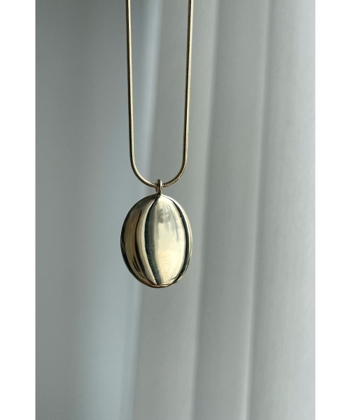 marjour（マージュール）の「LAYERED OVAL LOCKET NECKLACE（ネックレス・レディース・ゴールド・FREE）」の4枚目の写真