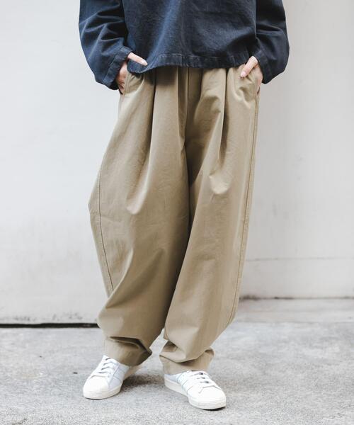 FORK&SPOON（フォークアンドスプーン）の「FORK&SPOON　コットンツイルカーブパンツ（その他パンツ・レディース・ブラック/アイボリー/ベージュ・2/1）」の3枚目の写真