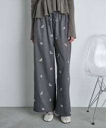 エンブロイダリー」に該当するレディースのその他パンツファッション