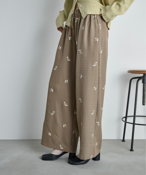 THE YOn（ザヨン）の「エンブロイダリーフローラルシャツイージーパンツ（その他パンツ・レディース・チャコールグレー/ベージュ・FREE）」の18枚目の写真