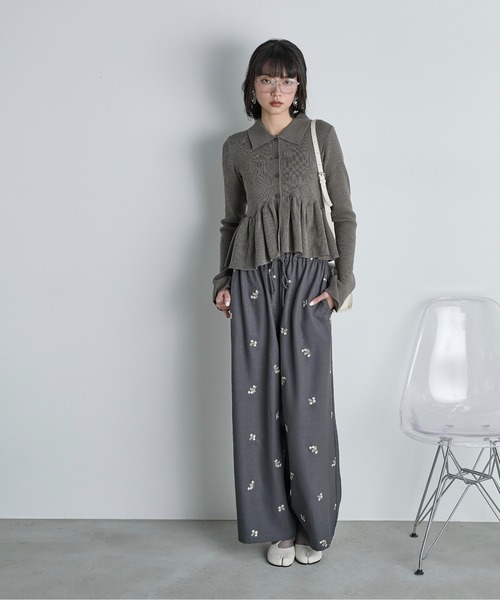 THE YOn（ザヨン）の「エンブロイダリーフローラルシャツイージーパンツ（その他パンツ・レディース・チャコールグレー/ベージュ・FREE）」の7枚目の写真