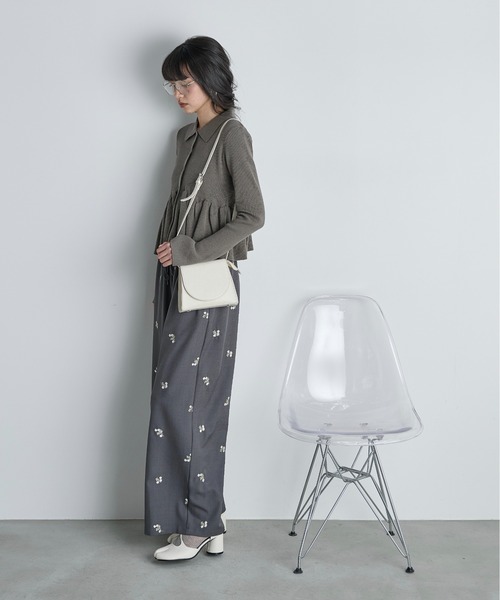 THE YOn（ザヨン）の「エンブロイダリーフローラルシャツイージーパンツ（その他パンツ・レディース・チャコールグレー/ベージュ・FREE）」の9枚目の写真