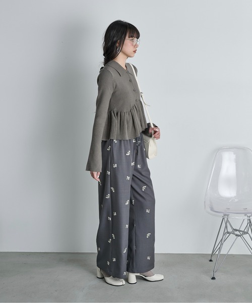 THE YOn（ザヨン）の「エンブロイダリーフローラルシャツイージーパンツ（その他パンツ・レディース・チャコールグレー/ベージュ・FREE）」の8枚目の写真