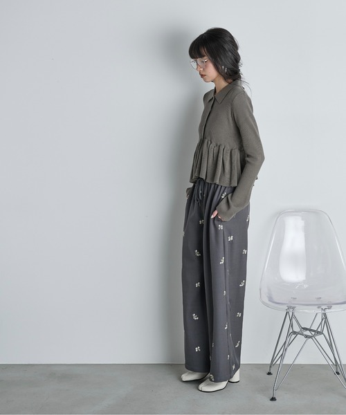 THE YOn（ザヨン）の「エンブロイダリーフローラルシャツイージーパンツ（その他パンツ・レディース・チャコールグレー/ベージュ・FREE）」の12枚目の写真