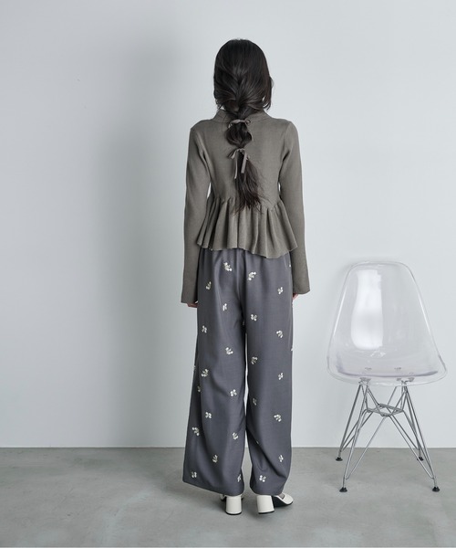 THE YOn（ザヨン）の「エンブロイダリーフローラルシャツイージーパンツ（その他パンツ・レディース・チャコールグレー/ベージュ・FREE）」の13枚目の写真