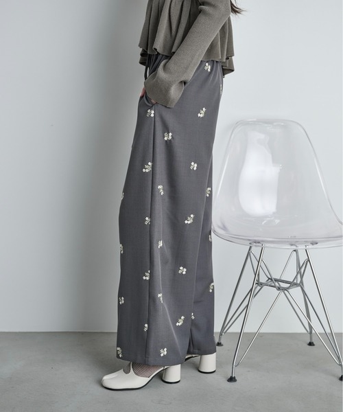 THE YOn（ザヨン）の「エンブロイダリーフローラルシャツイージーパンツ（その他パンツ・レディース・チャコールグレー/ベージュ・FREE）」の5枚目の写真
