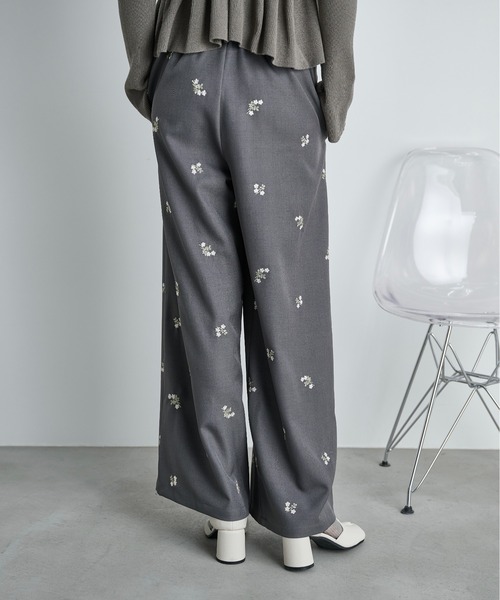 THE YOn（ザヨン）の「エンブロイダリーフローラルシャツイージーパンツ（その他パンツ・レディース・チャコールグレー/ベージュ・FREE）」の6枚目の写真
