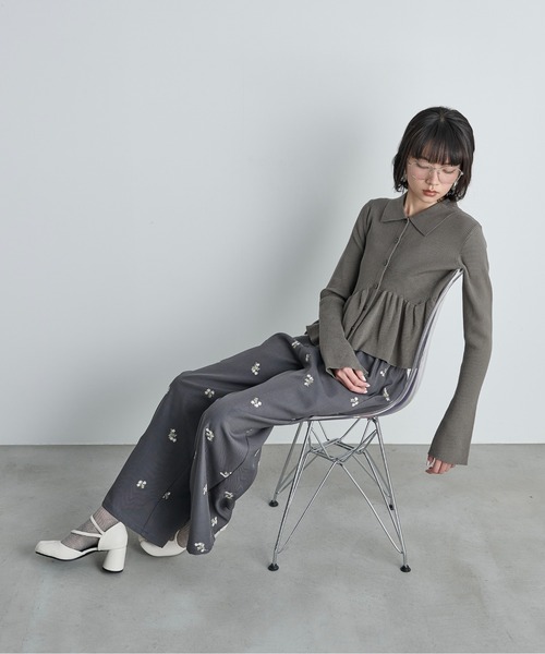 THE YOn（ザヨン）の「エンブロイダリーフローラルシャツイージーパンツ（その他パンツ・レディース・チャコールグレー/ベージュ・FREE）」の14枚目の写真