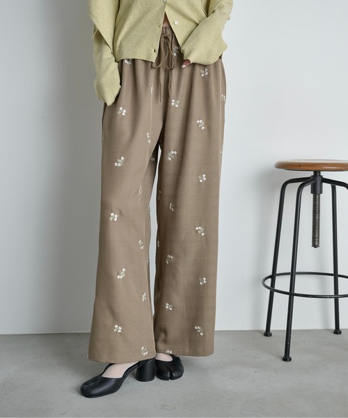 THE YOn（ザヨン）の「エンブロイダリーフローラルシャツイージーパンツ（その他パンツ・レディース・チャコールグレー/ベージュ・FREE）」の15枚目の写真