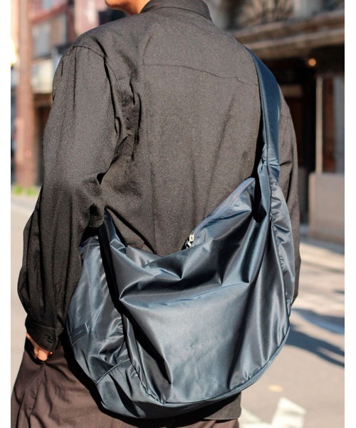 master-piece(マスターピース)の「master-piece / Ark Solid ショルダーバッグ L / No.224060-s(ショルダーバッグ・メンズ・ネイビー/ブラック/カーキ・FREE)」の3枚目の写真
