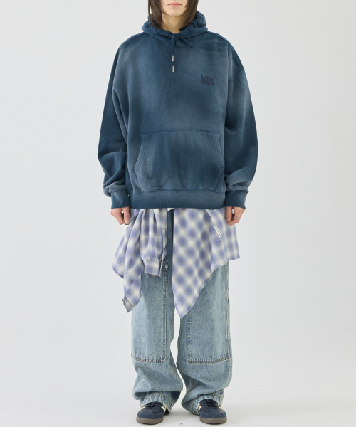 eastserviceshop（イーストサービスショップ）の「Mini Logo Dyed Hoodie - Washed Navy（パーカー・レディース・ネイビー・SMALL/MEDIUM）」の5枚目の写真