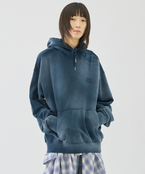 eastserviceshop（イーストサービスショップ）の「Mini Logo Dyed Hoodie - Washed Navy（パーカー・レディース・ネイビー・SMALL/MEDIUM）」の7枚目の写真