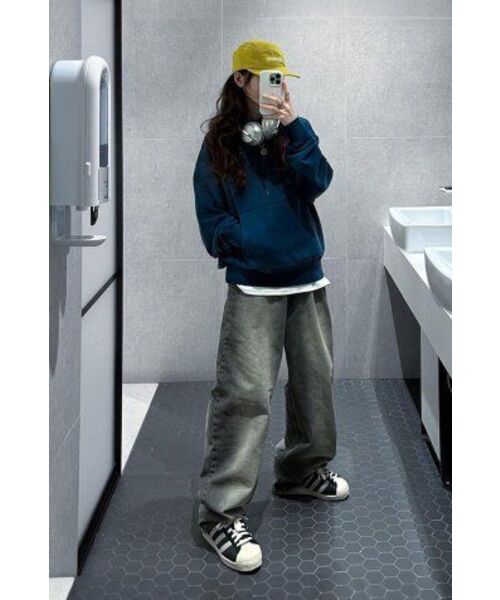 eastserviceshop（イーストサービスショップ）の「Mini Logo Dyed Hoodie - Washed Navy（パーカー・レディース・ネイビー・SMALL/MEDIUM）」の4枚目の写真