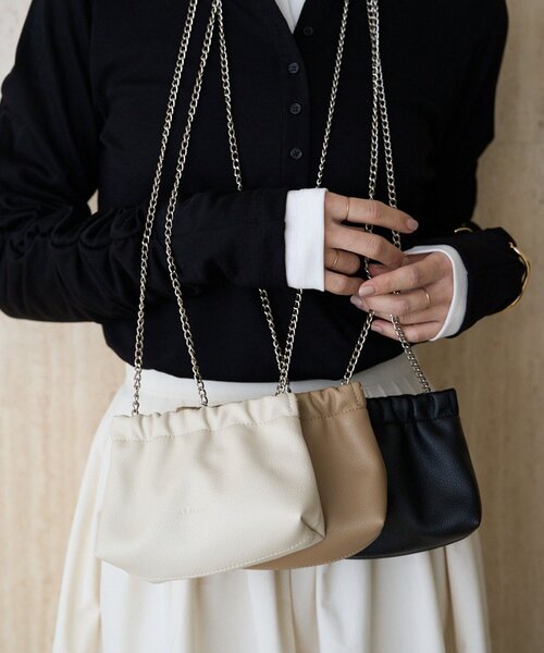CAPRICIEUX LE'MAGE（カプリシューレマージュ）の「チェーンギャザーポーチバッグ（ショルダーバッグ・レディース・ブラック/ホワイト系その他/ベージュ・FREE）」の5枚目の写真