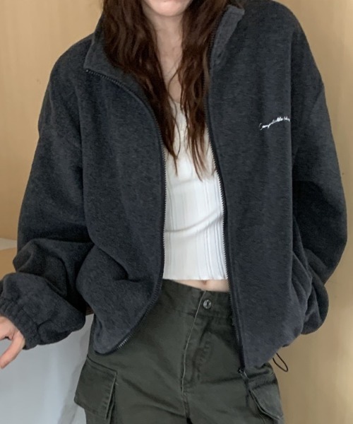CHUN CHUN NOTES(チュンチュンノーツ)の「26SS/ワンポイント刺繍 フリースジップブルゾン(ブルゾン・レディース・ライトグレー/ダークグレー/ネイビー・F)」の3枚目の写真