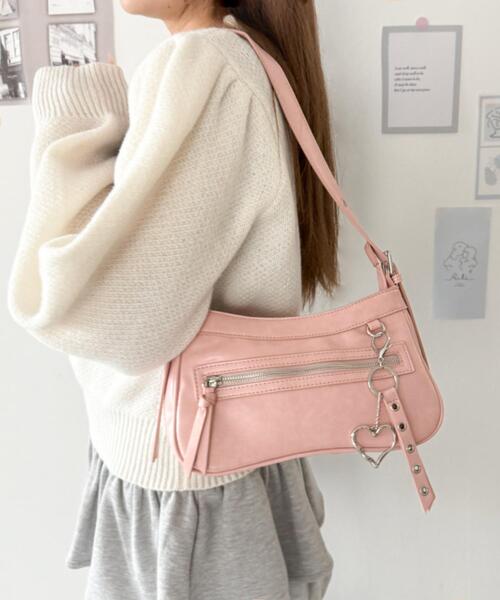 WEGO(ウィゴー)の「WEGO/チャーム付きハトメベルトバッグ(ショルダーバッグ・レディース・ピンク/ブラック/ブラウン・FREE)」の1枚目の写真