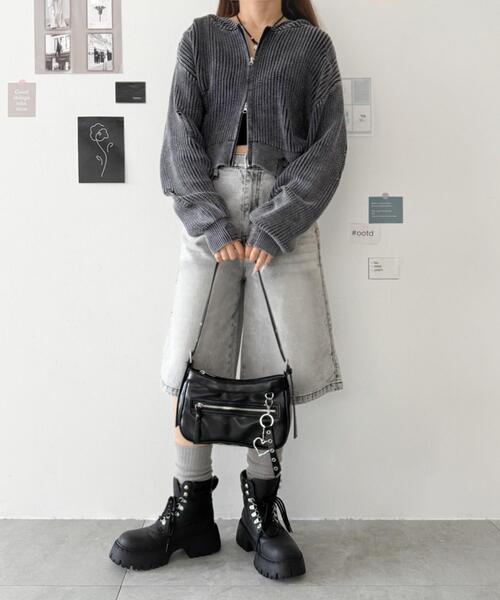 WEGO(ウィゴー)の「WEGO/チャーム付きハトメベルトバッグ(ショルダーバッグ・レディース・ピンク/ブラック/ブラウン・FREE)」の4枚目の写真