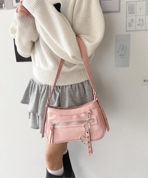 WEGO(ウィゴー)の「WEGO/チャーム付きハトメベルトバッグ(ショルダーバッグ・レディース・ピンク/ブラック/ブラウン・FREE)」の13枚目の写真