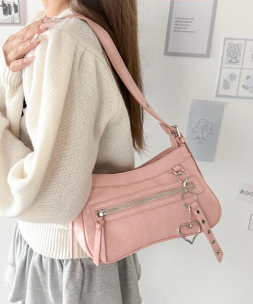 WEGO(ウィゴー)の「WEGO/チャーム付きハトメベルトバッグ(ショルダーバッグ・レディース・ピンク/ブラック/ブラウン・FREE)」の14枚目の写真