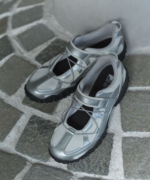 FILA（フィラ）の「【別注】＜FILA＞エシャッペ ECHAPPE VCv2/スニーカー（スニーカー・レディース・ブラック/シルバー・25cm/24.5cm/24cm/23.5cm/23cm）」の5枚目の写真