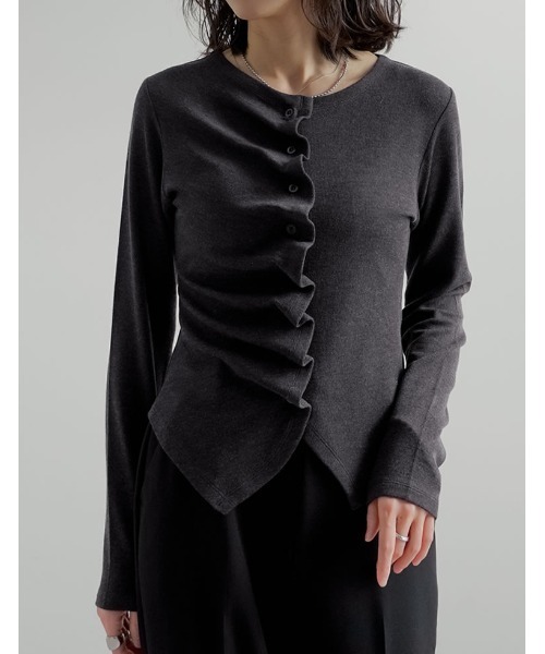 Re:EDIT（リエディ）の「[2026S/S COLLECTION]アシンメトリーフリルカットソー（カーディガン/ボレロ・レディース・チャコールグレー/ブラック/アイボリー/イエロー・MEDIUM/LARGE）」の2枚目の写真