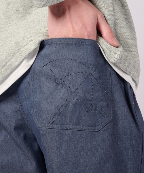 Arnold Palmer（アーノルドパーマー）の「デニムライク ワンサイズパンツ（デニムパンツ・レディース・ブルーグレー/ブルー/ネイビー・F）」の14枚目の写真