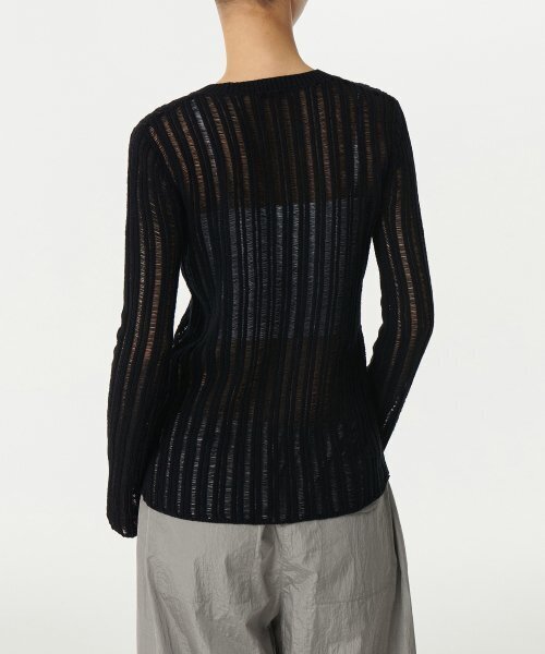 MUSINSA STANDARD WOMAN（ムシンサスタンダードウーマン）の「ウィメンズフラットヤーンバーティカルクロシェクルーネックニット[ブラック]（ニット/セーター・レディース・その他・SMALL/MEDIUM/LARGE/X-SMALL）」の6枚目の写真