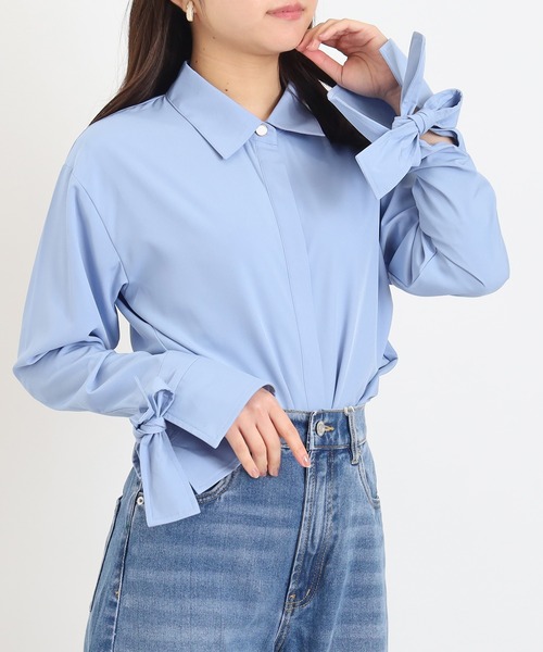 ASTORIA ODIER（アストリアオディール）の「袖リボンシャツ（シャツ/ブラウス・レディース・ホワイト/ブルー・MEDIUM）」の2枚目の写真