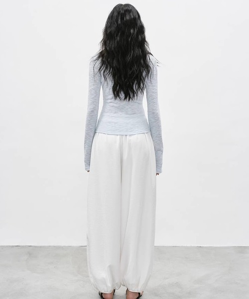 EIGHTHMONTH(エイスマンス)の「フロントノットVネックトップス EM26s050【EIGHTHMONTH】(Tシャツ/カットソー・レディース・ホワイト/ライトブルー・S/M)」の4枚目の写真
