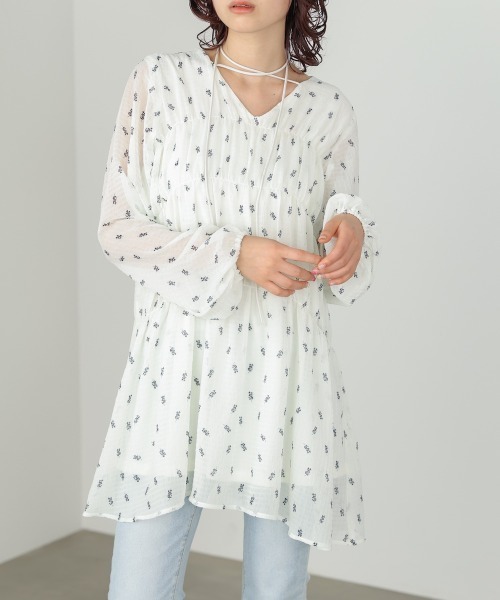 Bab(バブ)の「花柄プリントミニワンピース(ワンピース・レディース・アイボリー/ブラック・M)」の1枚目の写真