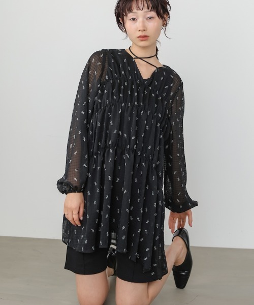 Bab(バブ)の「花柄プリントミニワンピース(ワンピース・レディース・アイボリー/ブラック・M)」の2枚目の写真