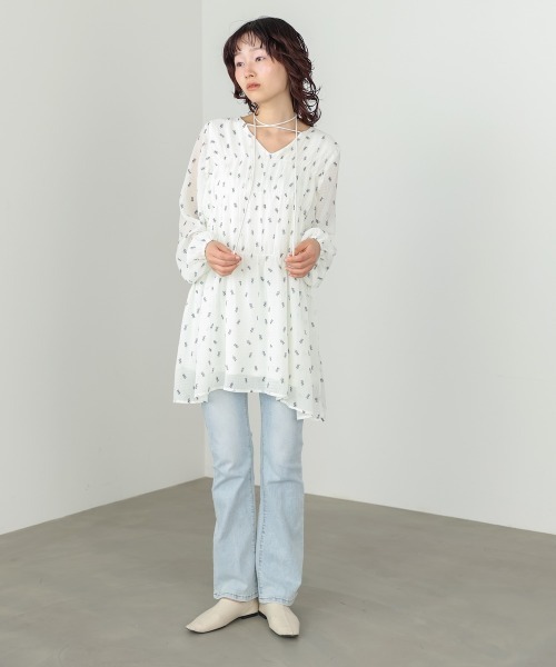 Bab(バブ)の「花柄プリントミニワンピース(ワンピース・レディース・アイボリー/ブラック・M)」の5枚目の写真