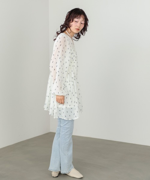 Bab(バブ)の「花柄プリントミニワンピース(ワンピース・レディース・アイボリー/ブラック・M)」の8枚目の写真