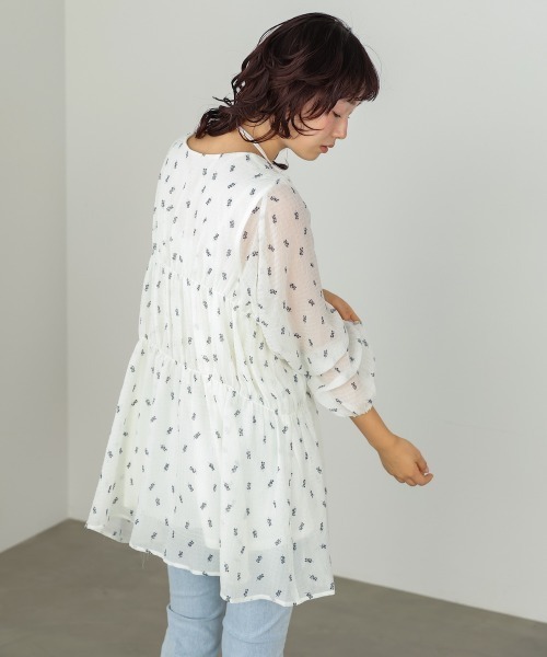 Bab(バブ)の「花柄プリントミニワンピース(ワンピース・レディース・アイボリー/ブラック・M)」の11枚目の写真