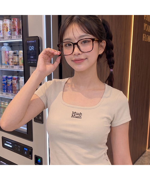 muahmuah（ムーアムーア）の「スリットボタンクロップ半袖Tシャツ [6色]（Tシャツ/カットソー・レディース・アイボリー/ブラック/グレー/ベージュ/ネイビー/チャコール・FREE）」の5枚目の写真