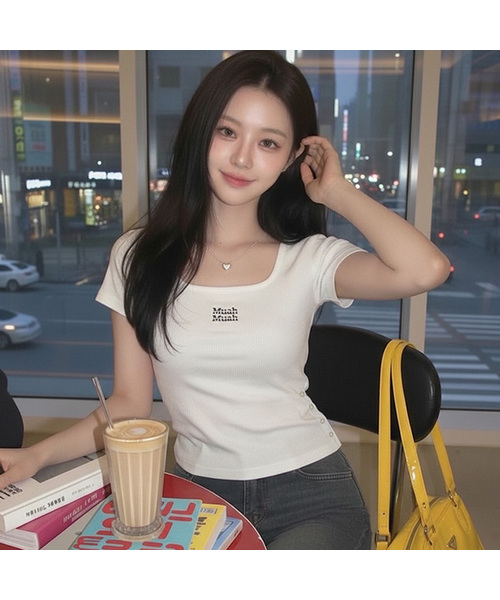 muahmuah（ムーアムーア）の「スリットボタンクロップ半袖Tシャツ [6色]（Tシャツ/カットソー・レディース・アイボリー/ブラック/グレー/ベージュ/ネイビー/チャコール・FREE）」の2枚目の写真