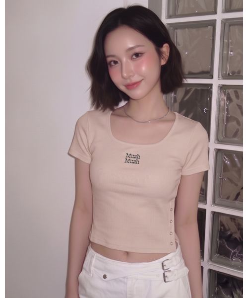 muahmuah（ムーアムーア）の「スリットボタンクロップ半袖Tシャツ [6色]（Tシャツ/カットソー・レディース・アイボリー/ブラック/グレー/ベージュ/ネイビー/チャコール・FREE）」の10枚目の写真