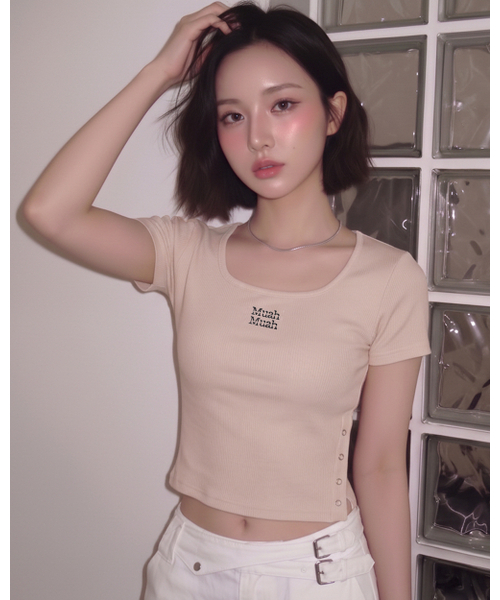 muahmuah（ムーアムーア）の「スリットボタンクロップ半袖Tシャツ [6色]（Tシャツ/カットソー・レディース・アイボリー/ブラック/グレー/ベージュ/ネイビー/チャコール・FREE）」の11枚目の写真
