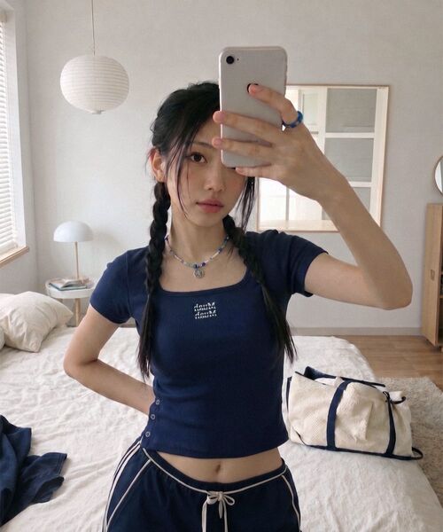 muahmuah（ムーアムーア）の「スリットボタンクロップ半袖Tシャツ [6色]（Tシャツ/カットソー・レディース・アイボリー/ブラック/グレー/ベージュ/ネイビー/チャコール・FREE）」の14枚目の写真