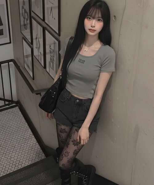 muahmuah（ムーアムーア）の「スリットボタンクロップ半袖Tシャツ [6色]（Tシャツ/カットソー・レディース・アイボリー/ブラック/グレー/ベージュ/ネイビー/チャコール・FREE）」の16枚目の写真