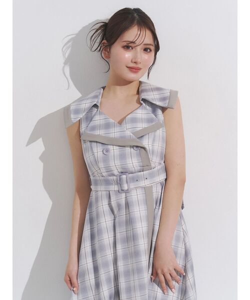 MERCURYDUO（マーキュリーデュオ）の「バイカラートレンチフレアワンピース（ワンピース・レディース・チャコールグレー/オフホワイト/ライトグレー・SMALL/MEDIUM）」の6枚目の写真